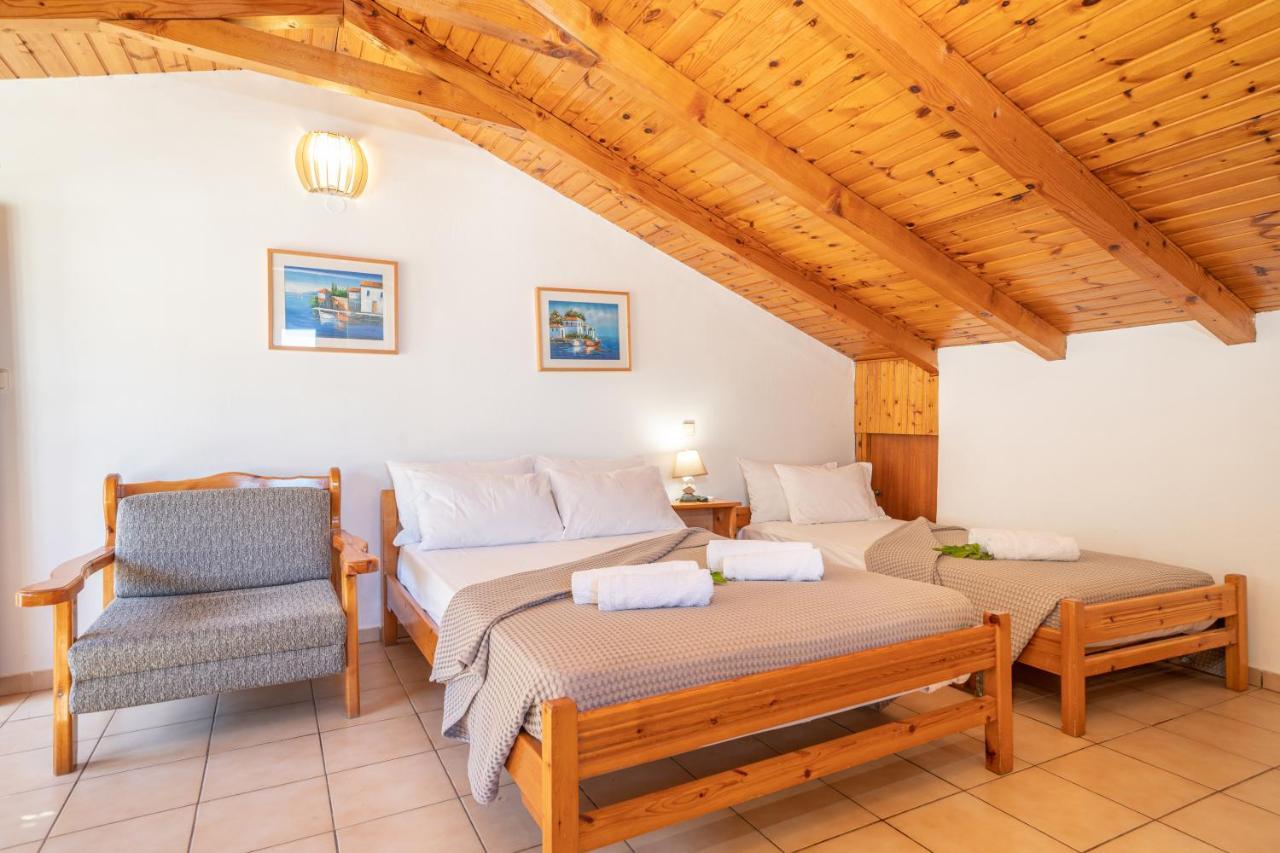 Alexatos Studios & Apartments Agia Efimia Bagian luar foto