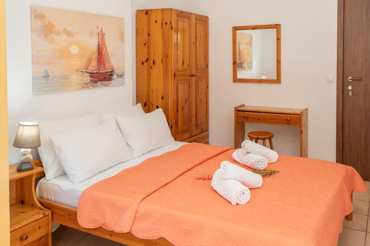 Alexatos Studios & Apartments Agia Efimia Bagian luar foto