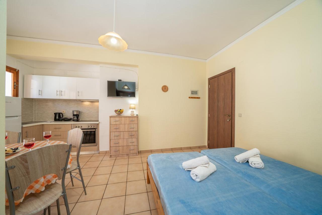 Alexatos Studios & Apartments Agia Efimia Bagian luar foto