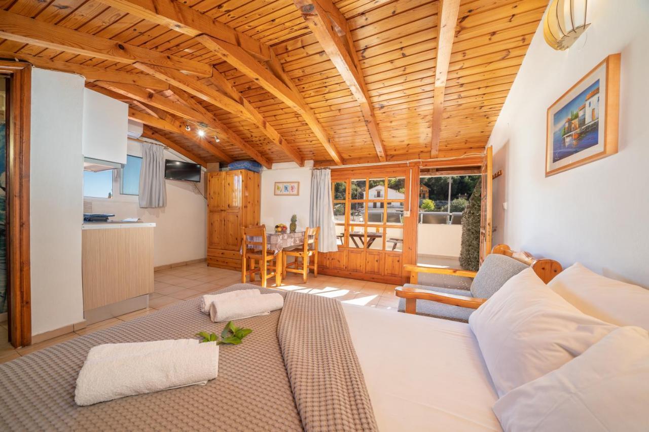 Alexatos Studios & Apartments Agia Efimia Bagian luar foto
