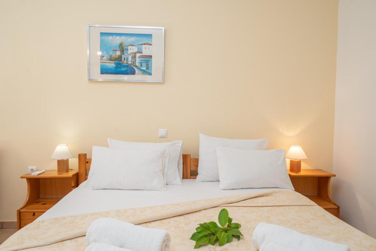 Alexatos Studios & Apartments Agia Efimia Bagian luar foto
