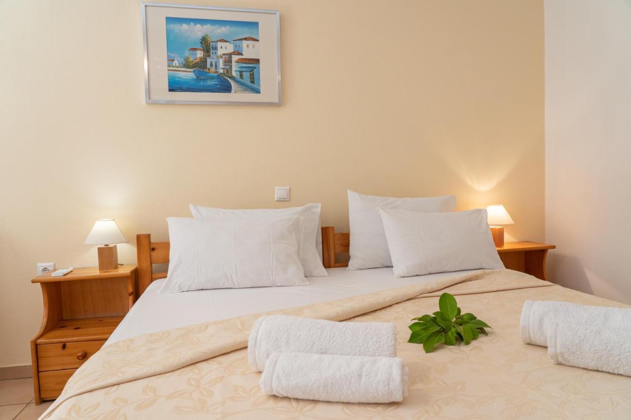 Alexatos Studios & Apartments Agia Efimia Bagian luar foto