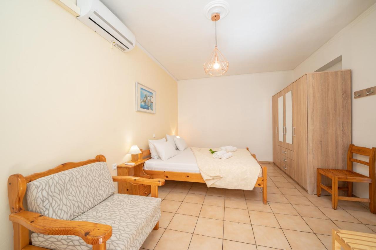 Alexatos Studios & Apartments Agia Efimia Bagian luar foto