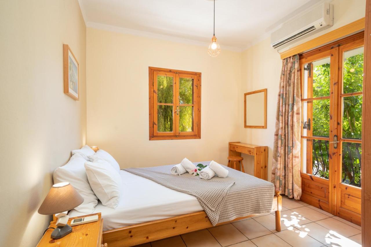 Alexatos Studios & Apartments Agia Efimia Bagian luar foto