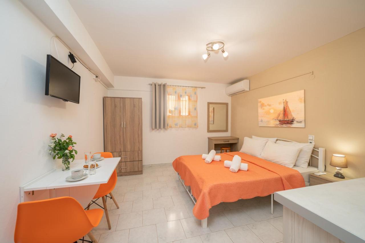 Alexatos Studios & Apartments Agia Efimia Bagian luar foto
