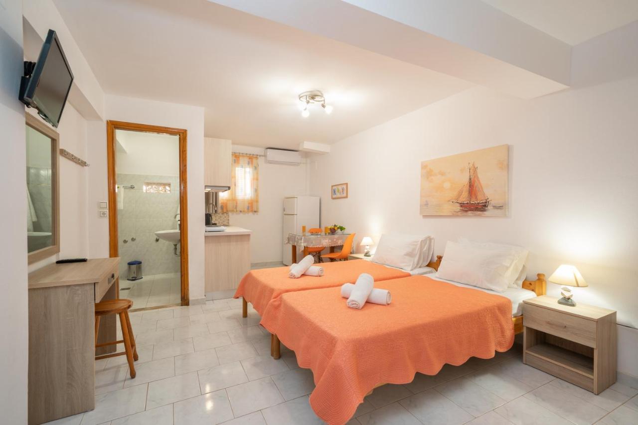 Alexatos Studios & Apartments Agia Efimia Bagian luar foto