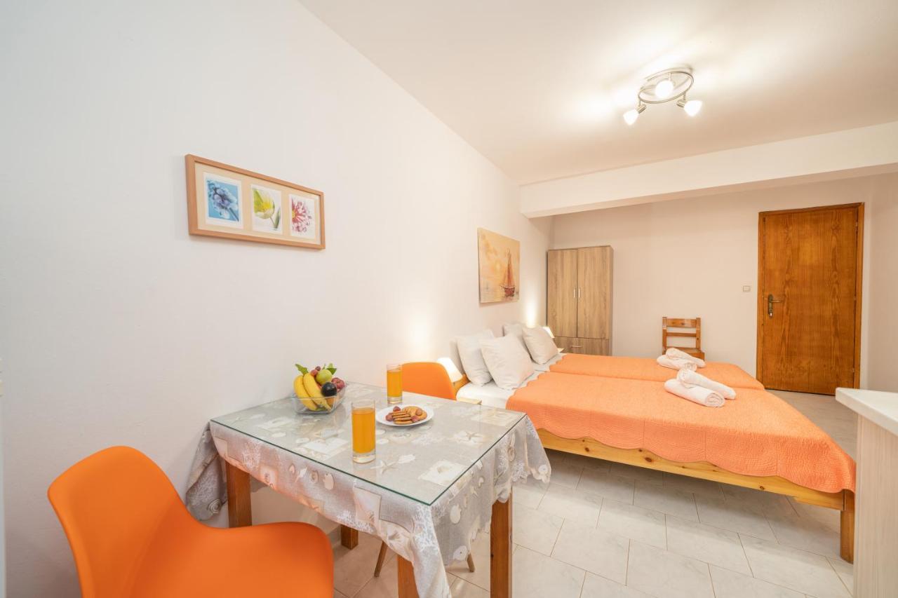 Alexatos Studios & Apartments Agia Efimia Bagian luar foto