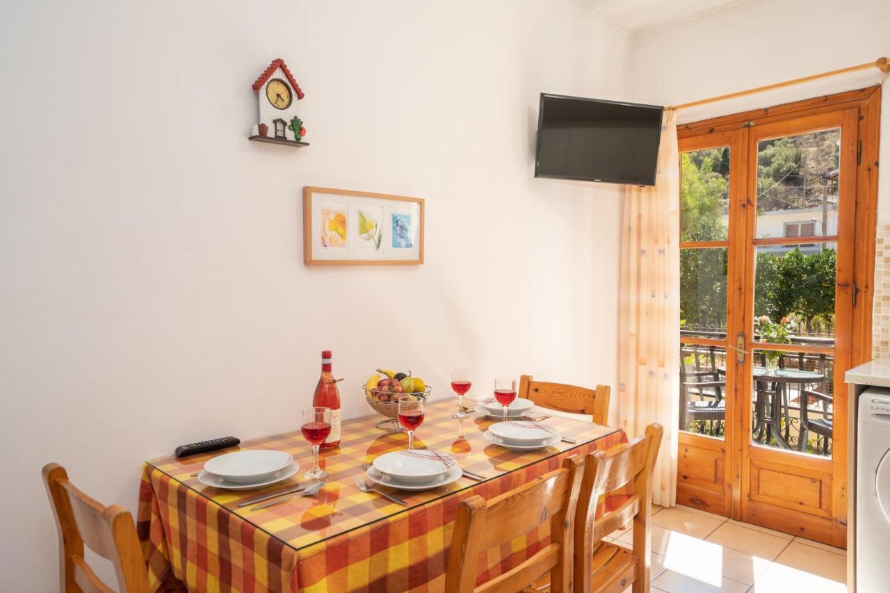 Alexatos Studios & Apartments Agia Efimia Bagian luar foto