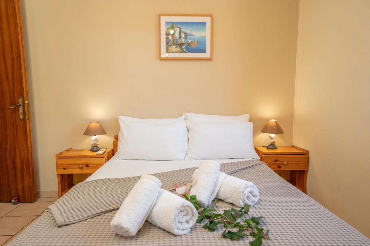 Alexatos Studios & Apartments Agia Efimia Bagian luar foto