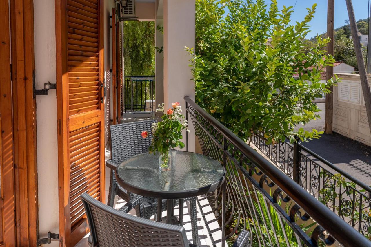 Alexatos Studios & Apartments Agia Efimia Bagian luar foto