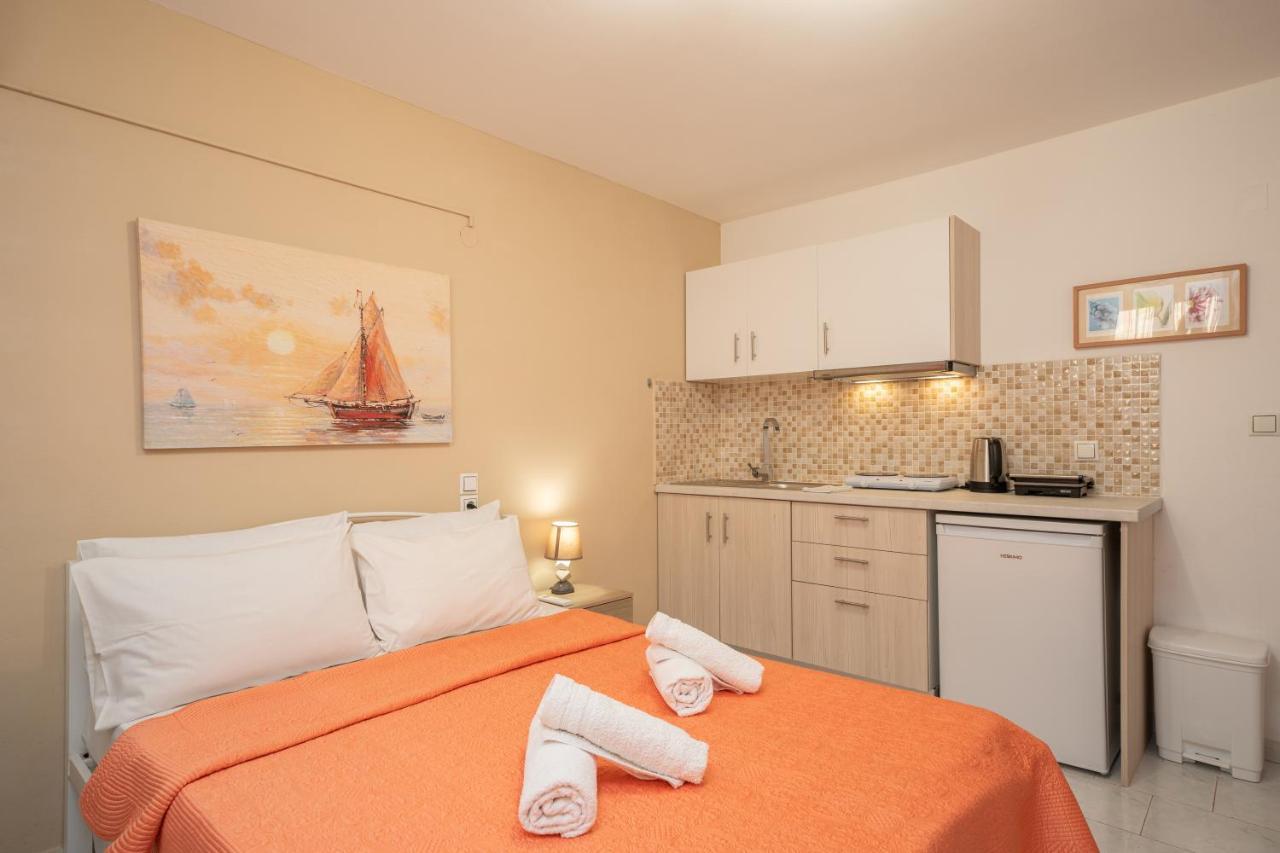 Alexatos Studios & Apartments Agia Efimia Bagian luar foto