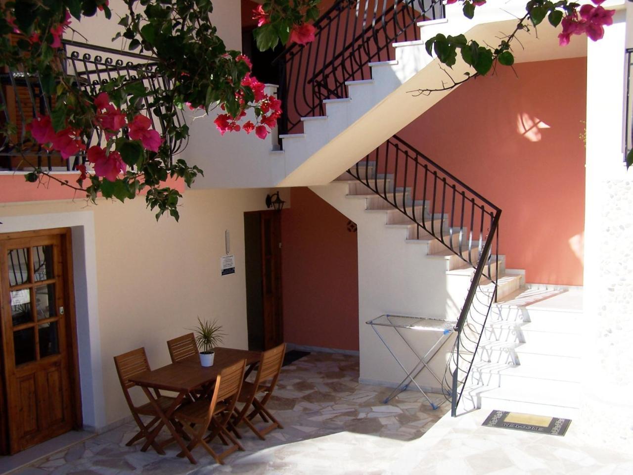 Alexatos Studios & Apartments Agia Efimia Bagian luar foto